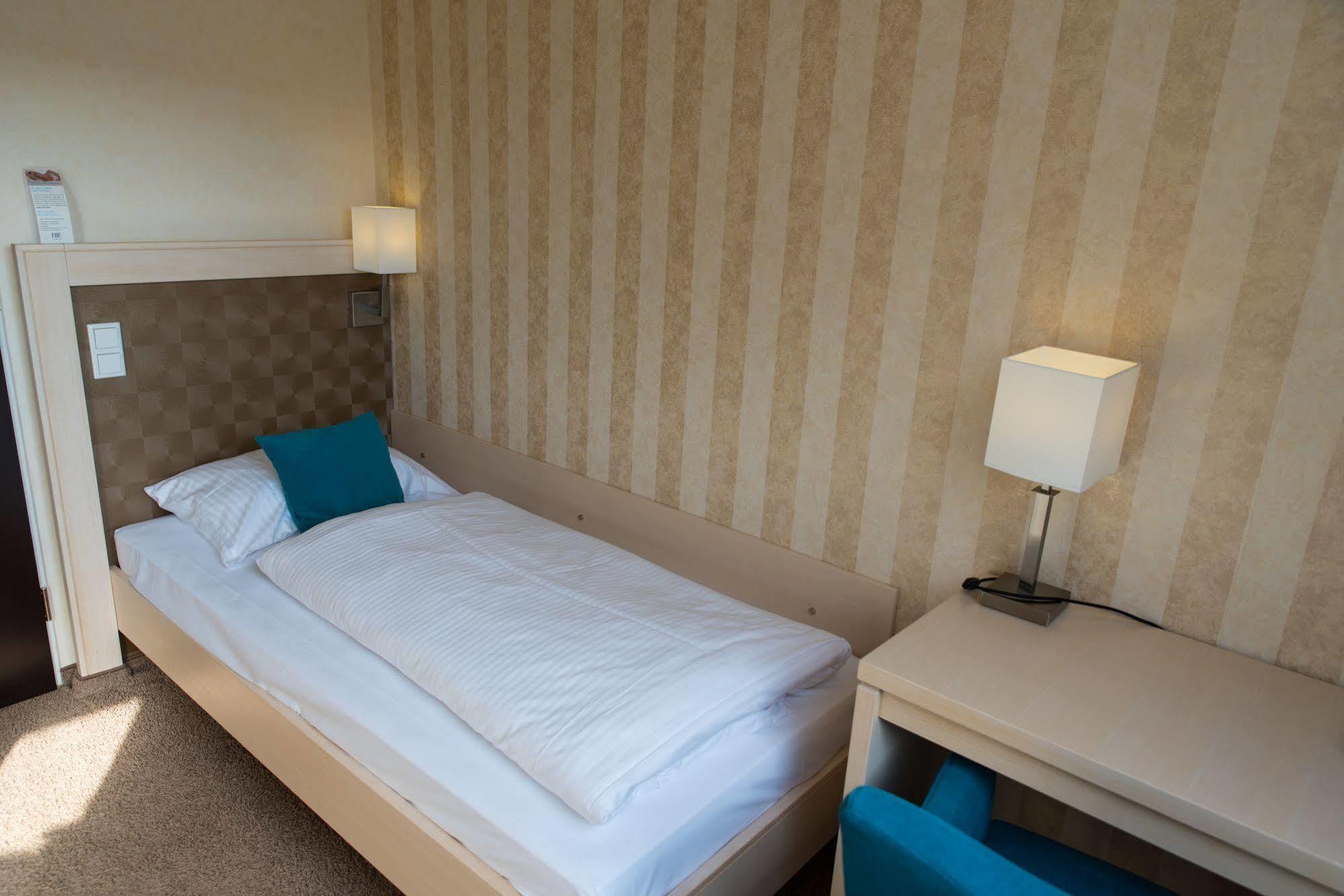 Waldhotel เคลไคม์ ภายนอก รูปภาพ